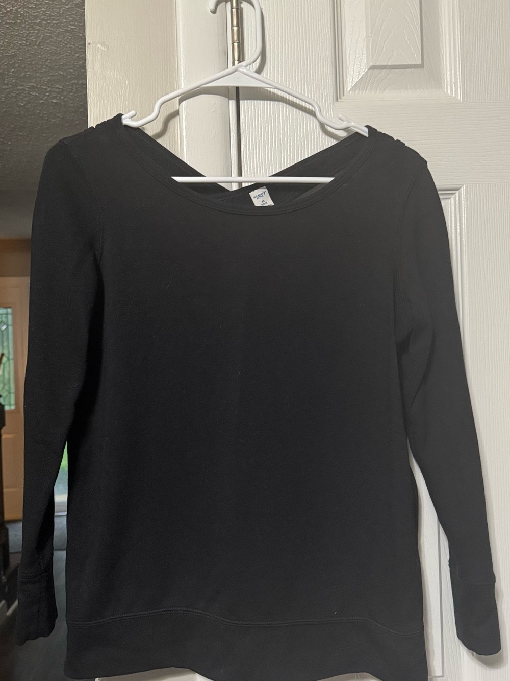 Classic Black Long-Sleeve Women's Active Top